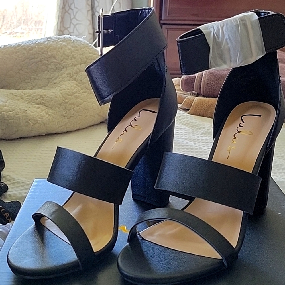 Lulu black heels